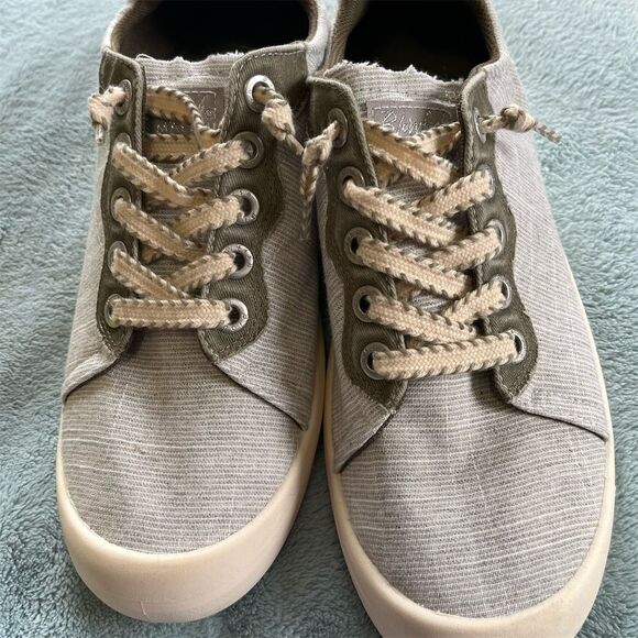 Blowfish Malibu Women's Green Slip-On Sneakers Size 8.5M Casual Flats - Picture 1 of 8